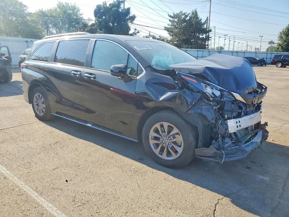 2026 TOYOTA SIENNA XLE 8-PASSENGER  
