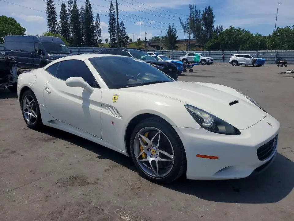 2013 FERRARI CALIFORNIA   