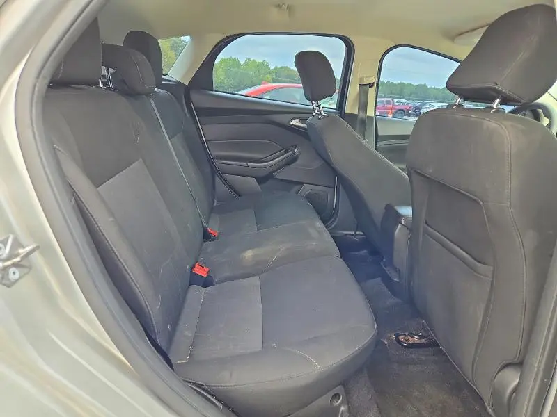 2017 FORD FOCUS SE  