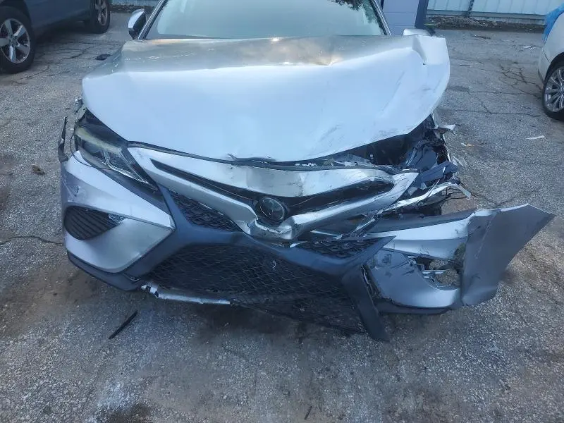 2019 TOYOTA CAMRY SE  