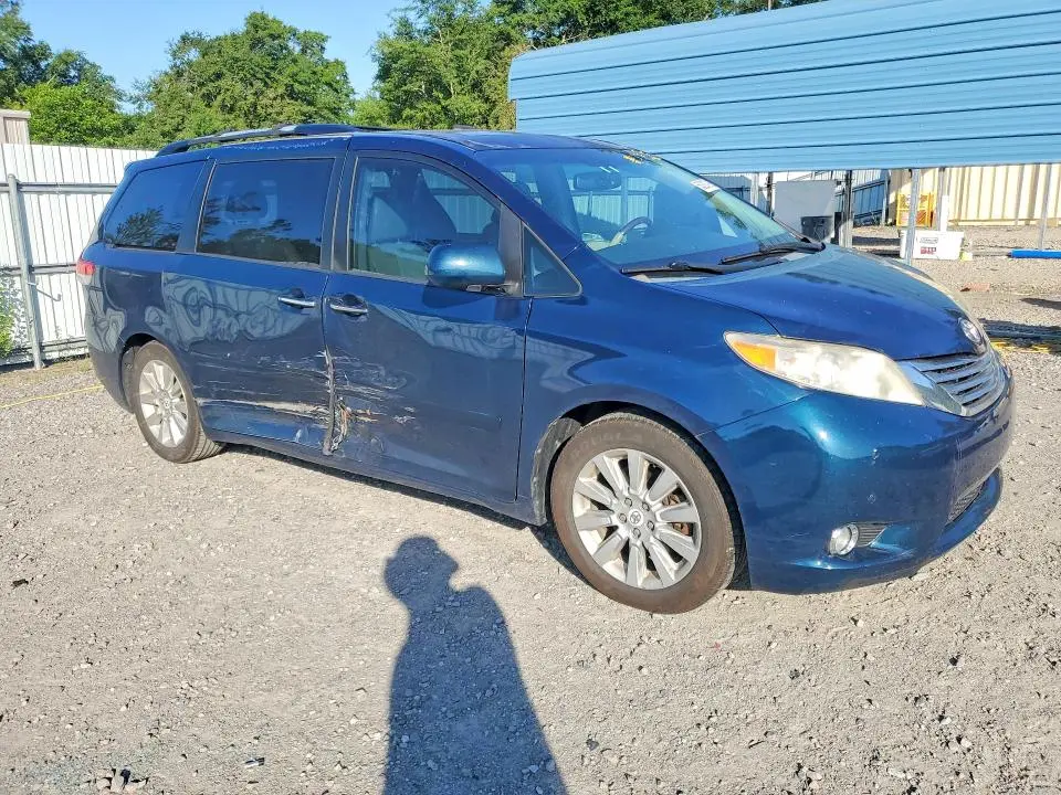 2011 TOYOTA SIENNA LIMITED 7-PASSENGER  