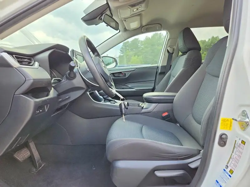 2020 TOYOTA RAV4 LE  