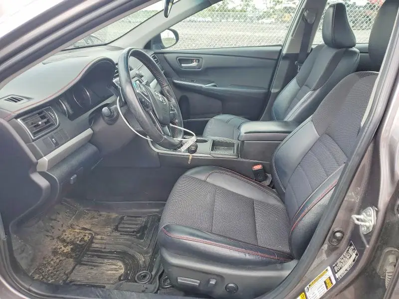 2016 TOYOTA CAMRY SE  