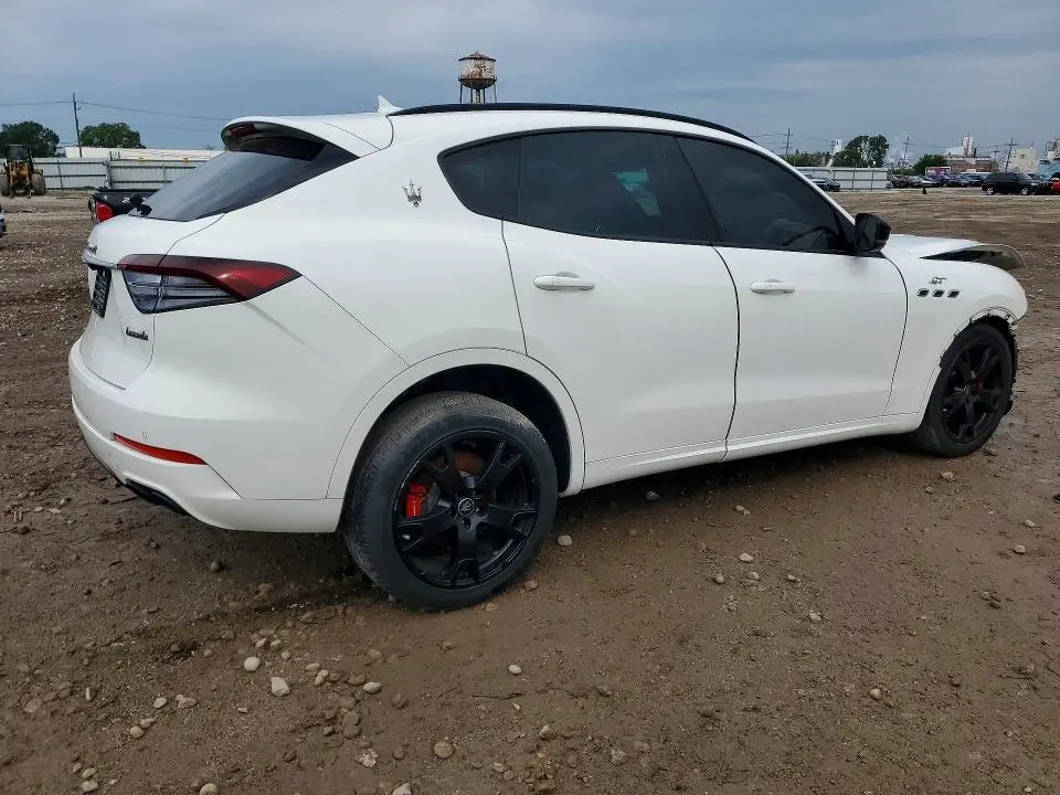 2022 MASERATI LEVANTE BASE  
