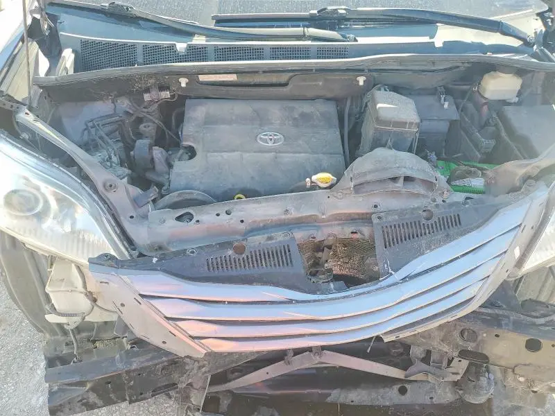 2015 TOYOTA SIENNA XLE 7-PASSENGER  