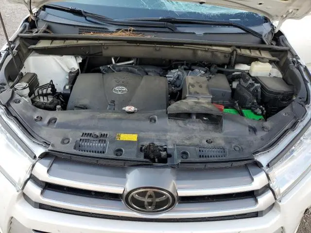 2018 TOYOTA HIGHLANDER SE  