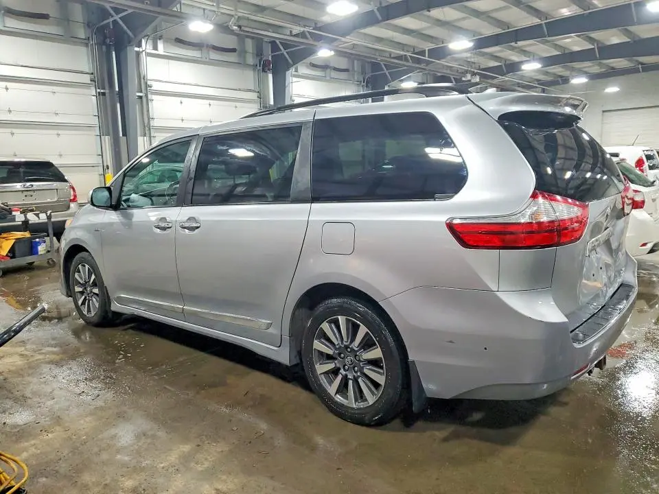 2018 TOYOTA SIENNA XLE 7-PASSENGER  