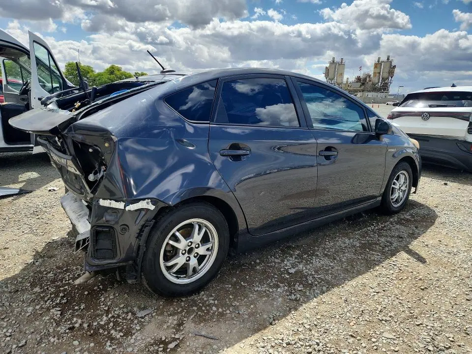 2010 TOYOTA PRIUS III  