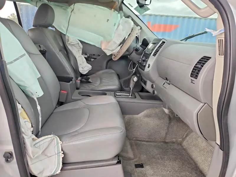2016 NISSAN FRONTIER SV  