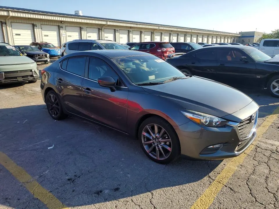 2018 MAZDA 3 TOURING  