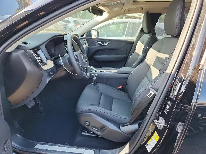 2026 VOLVO XC60 PLUS  