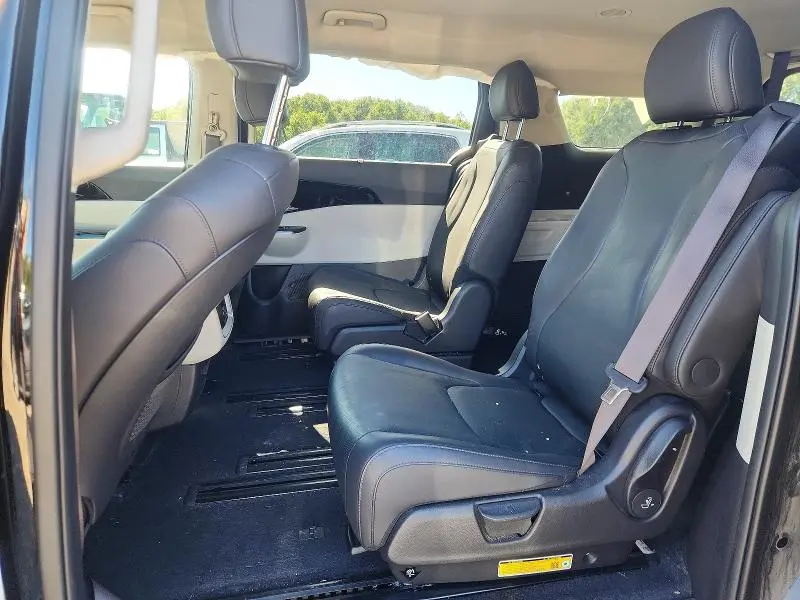 2024 KIA CARNIVAL EX  