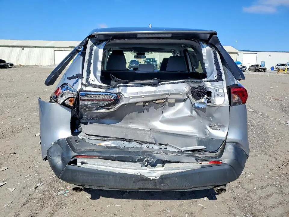 2019 TOYOTA RAV4 XLE  