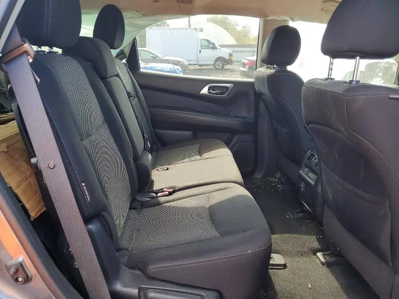 2018 NISSAN PATHFINDER SV  
