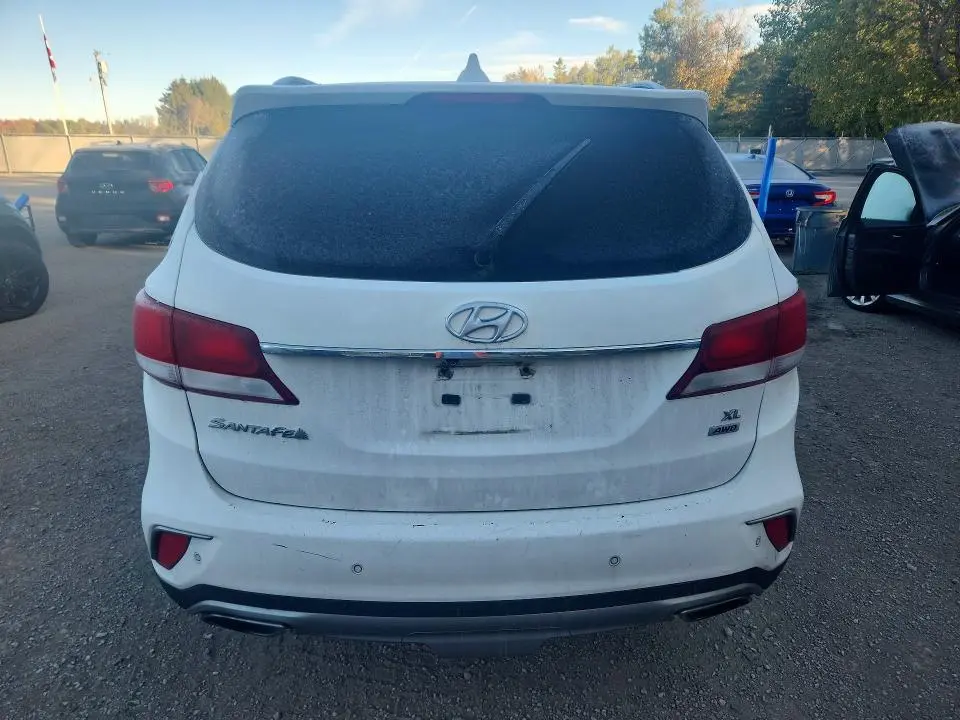 2017 HYUNDAI SANTA FE SE  