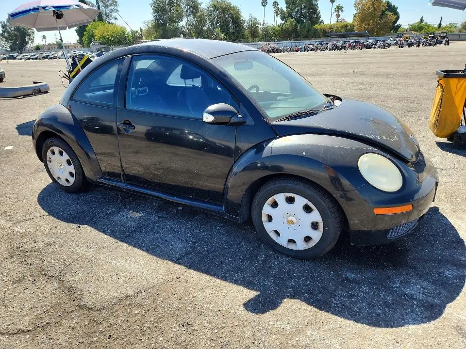 2010 VOLKSWAGEN NEW BEETLE   