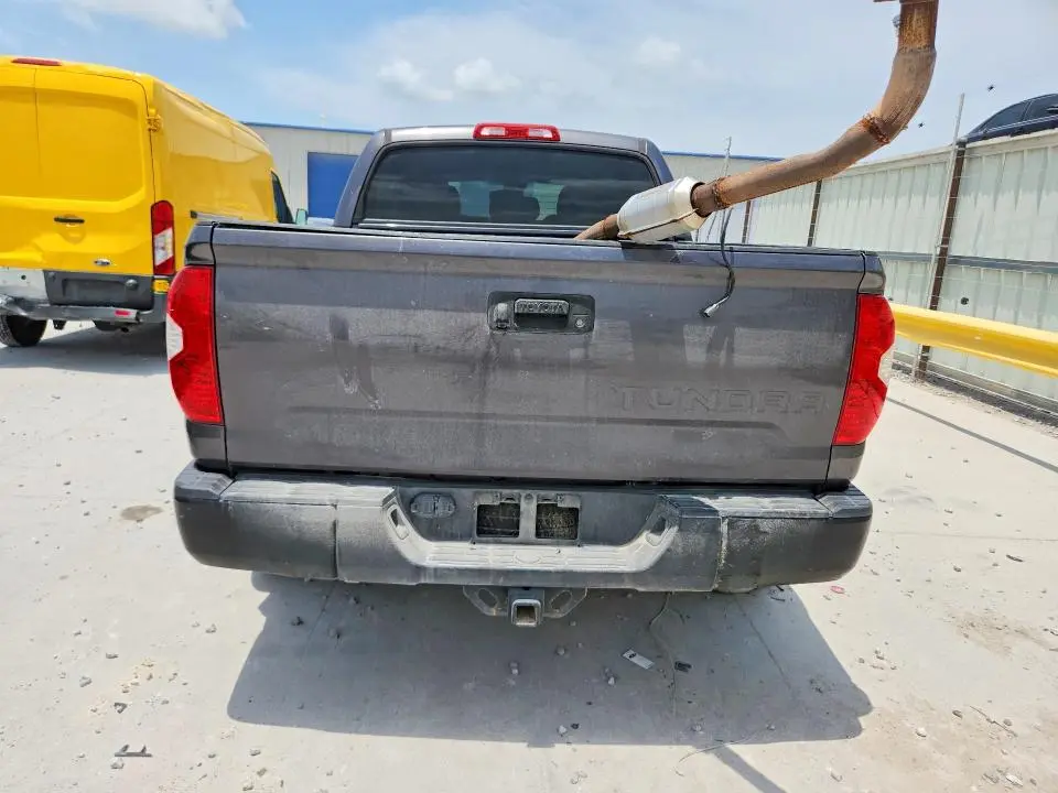 2018 TOYOTA TUNDRA CREWMAX SR5  
