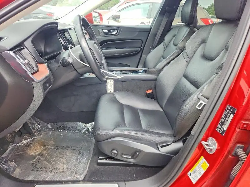 2023 VOLVO XC60 PLUS  