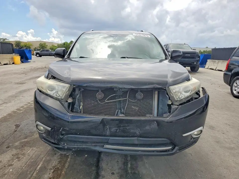 2012 TOYOTA HIGHLANDER SE  