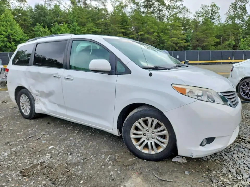 2012 TOYOTA SIENNA XLE 8-PASSENGER  