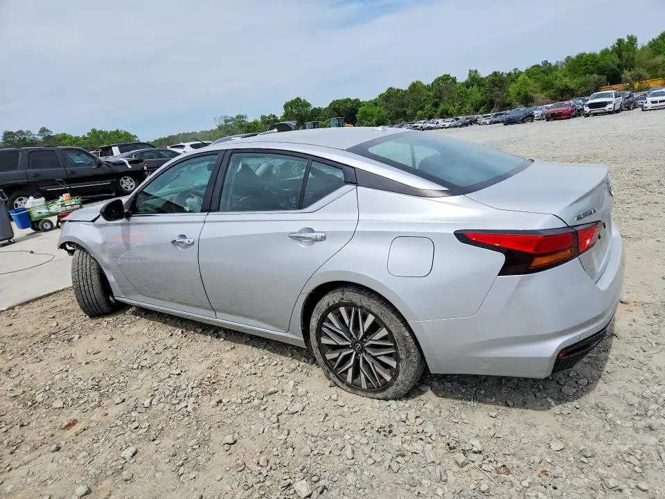 2024 NISSAN ALTIMA SV  