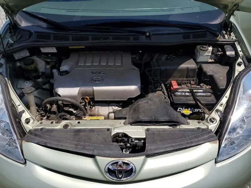 2010 TOYOTA SIENNA XLE  