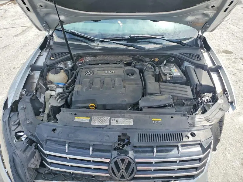 2015 VOLKSWAGEN PASSAT SE  