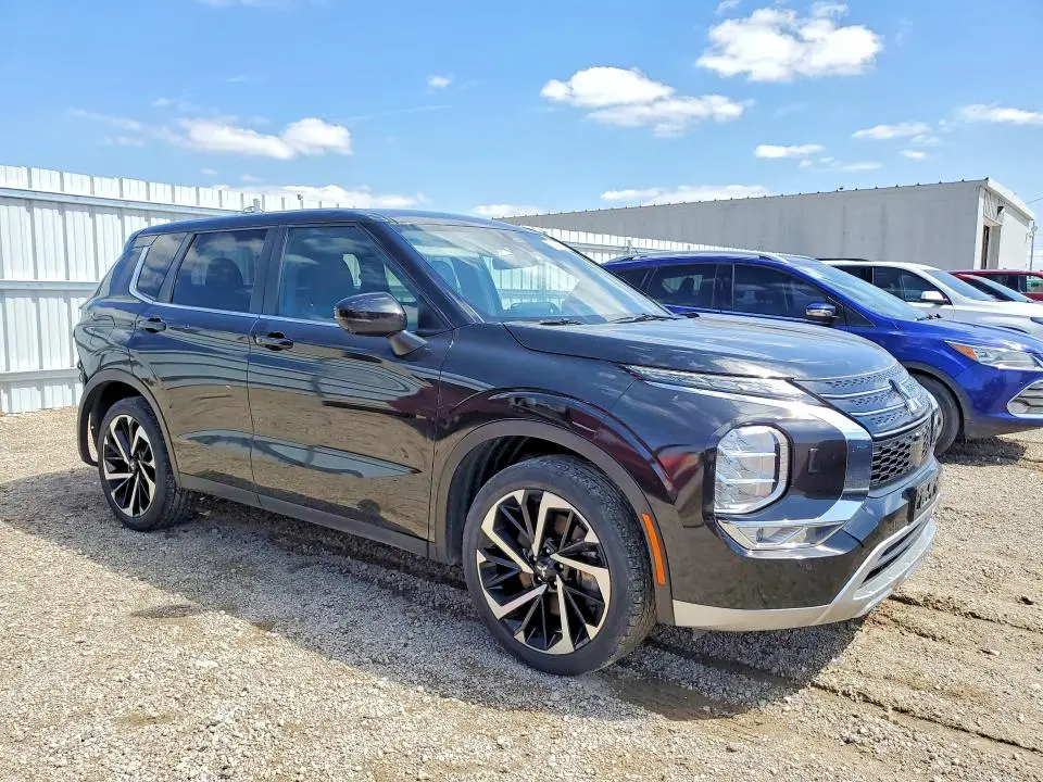 2024 MITSUBISHI OUTLANDER SE  