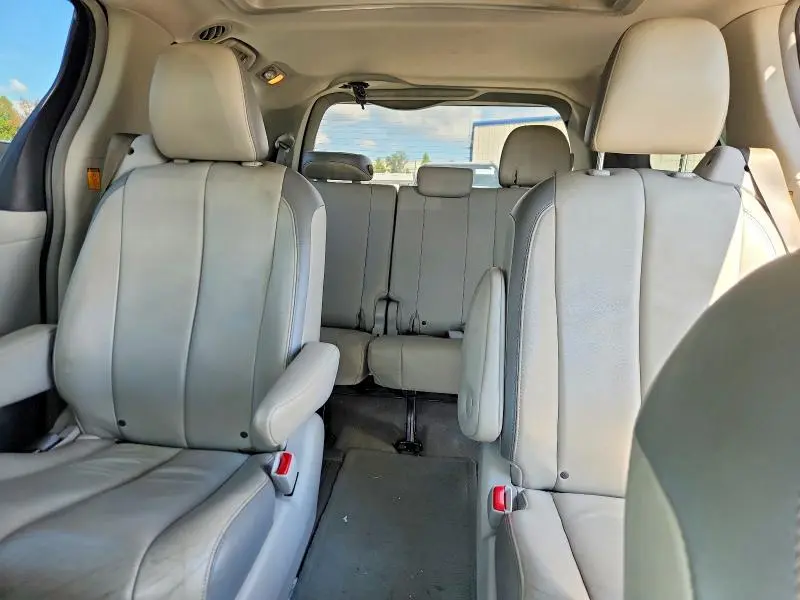 2013 TOYOTA SIENNA LIMITED 7-PASSENGER  