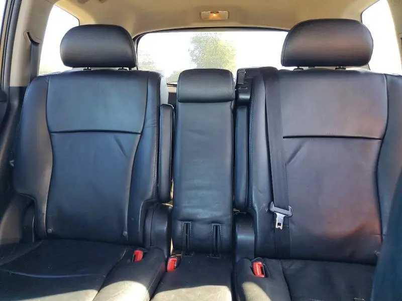 2011 TOYOTA HIGHLANDER SE  