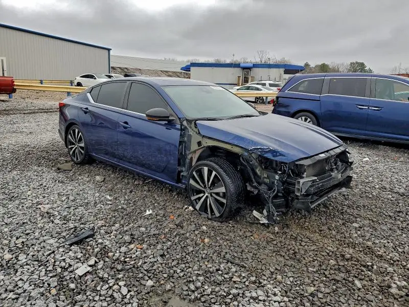 2021 NISSAN ALTIMA SR  