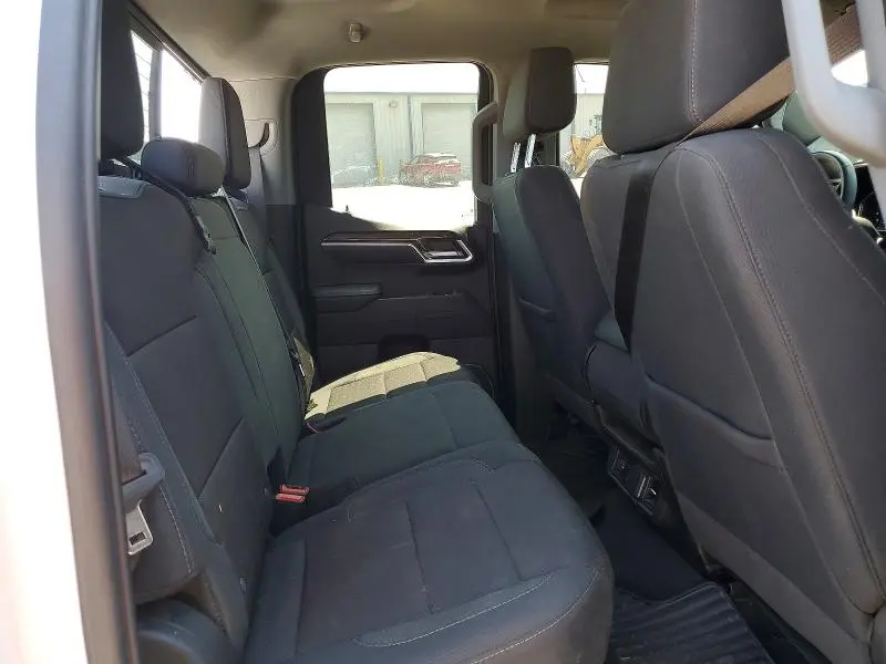 2024 CHEVROLET SILVERADO K1500 LT  