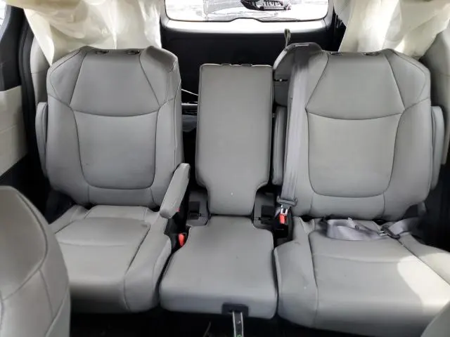 2022 TOYOTA SIENNA XLE  