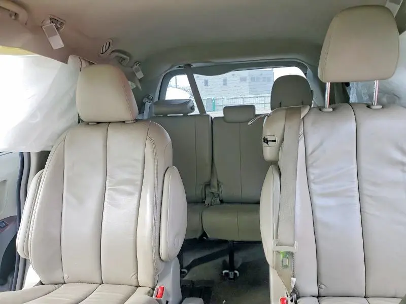 2013 TOYOTA SIENNA XLE  