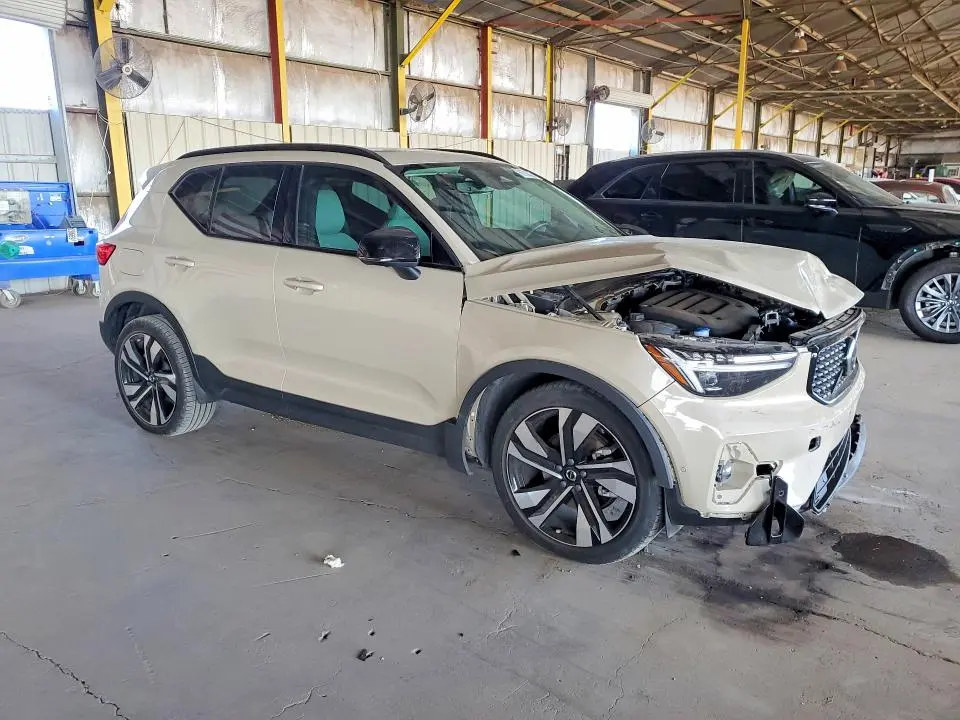 2025 VOLVO XC40 PLUS  
