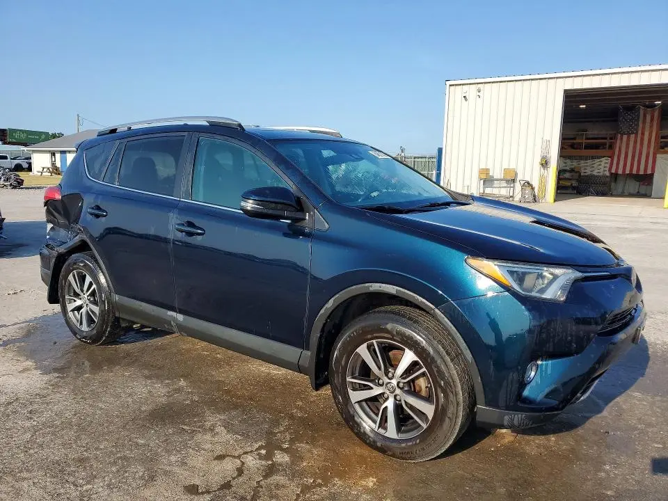 2018 TOYOTA RAV4 XLE  