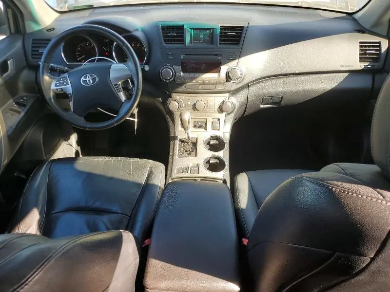 2012 TOYOTA HIGHLANDER SE  
