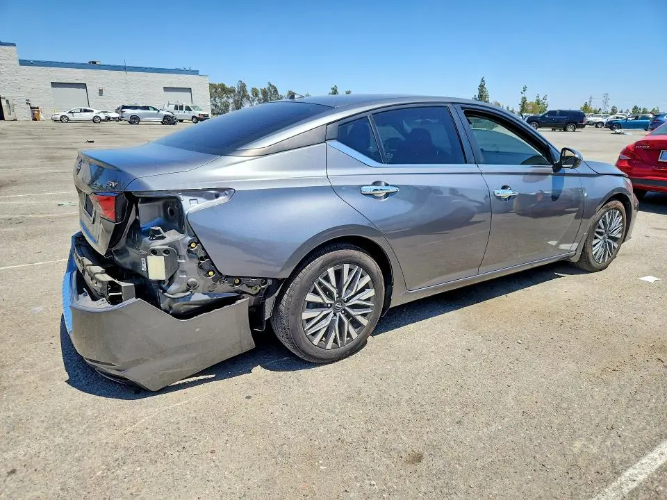 2023 NISSAN ALTIMA SV  