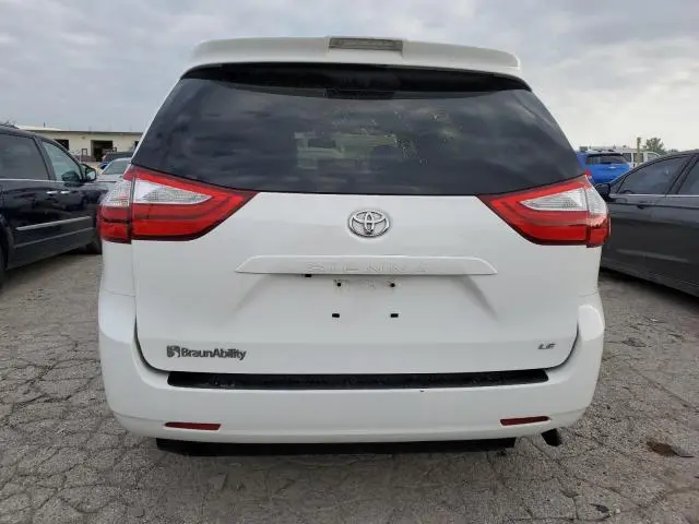 2019 TOYOTA SIENNA LE  