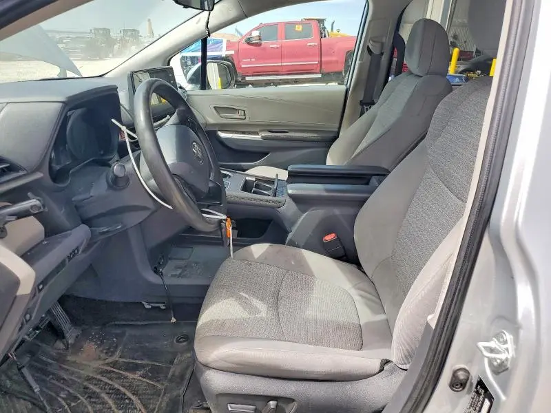 2022 TOYOTA SIENNA LE  