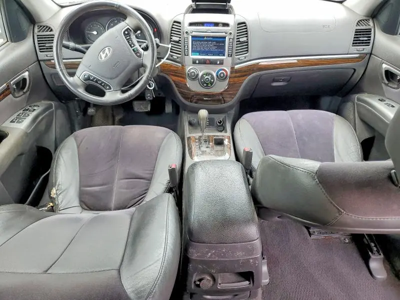 2011 HYUNDAI SANTA FE SE  