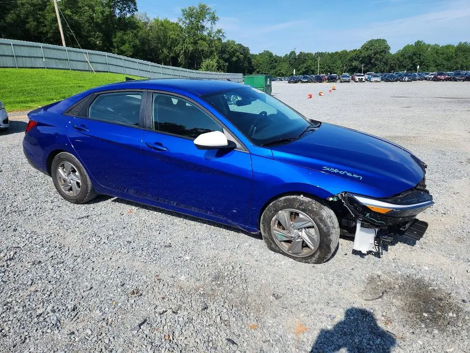 2025 HYUNDAI ELANTRA SE  