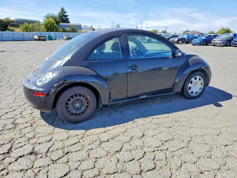 2010 VOLKSWAGEN NEW BEETLE   