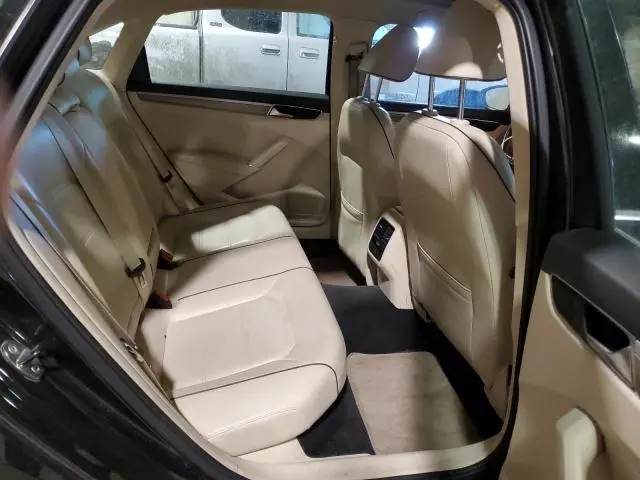 2017 VOLKSWAGEN PASSAT SE