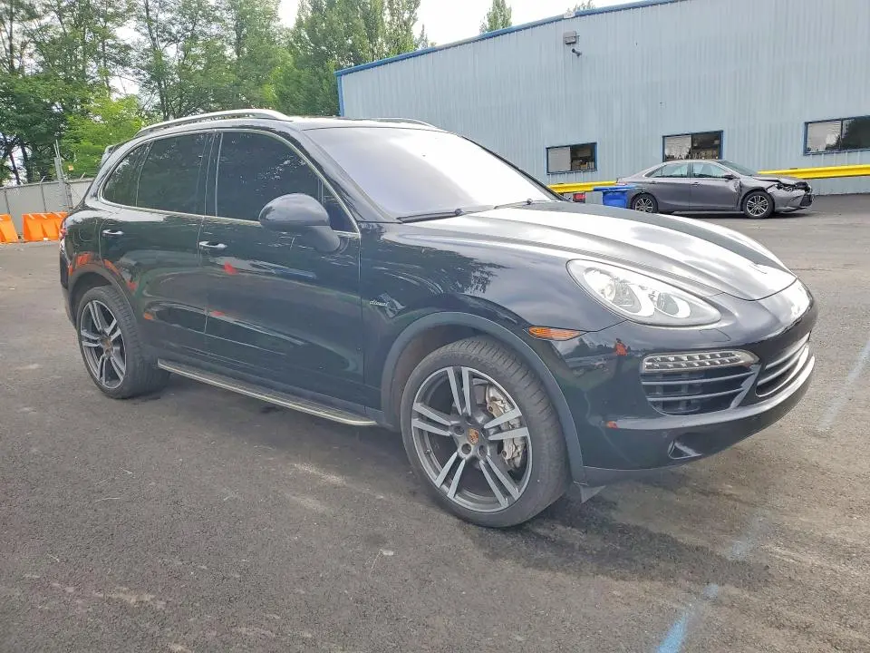 2013 PORSCHE CAYENNE   