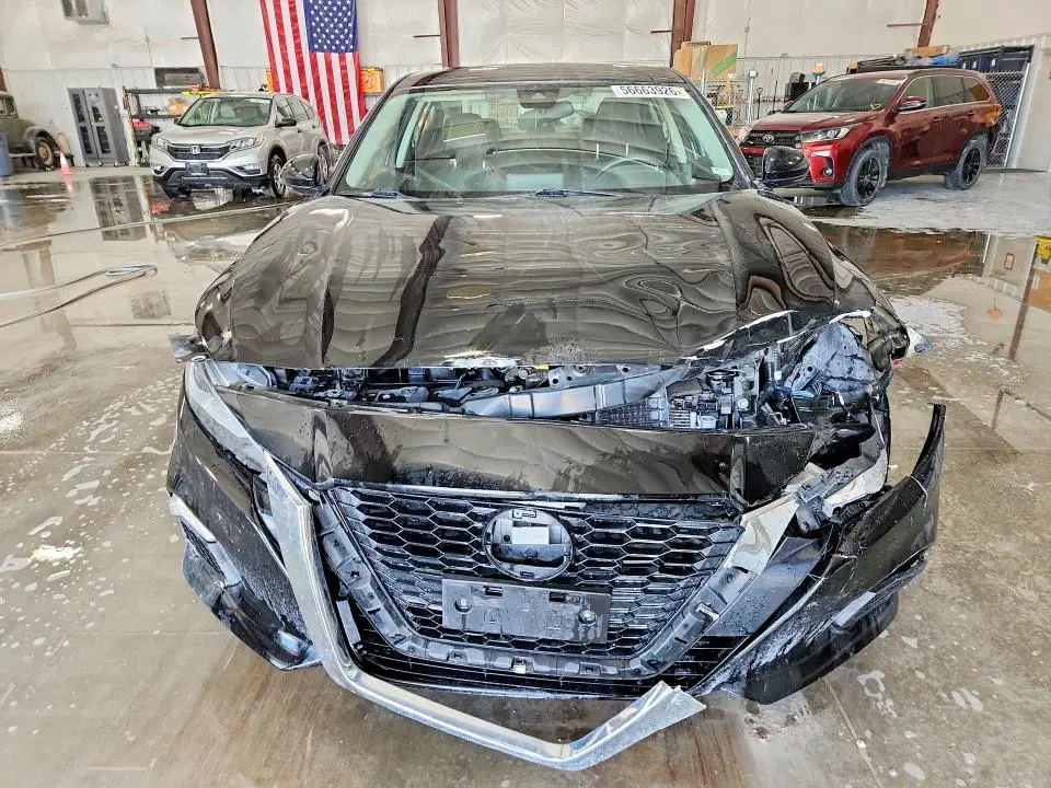 2022 NISSAN ALTIMA SV  