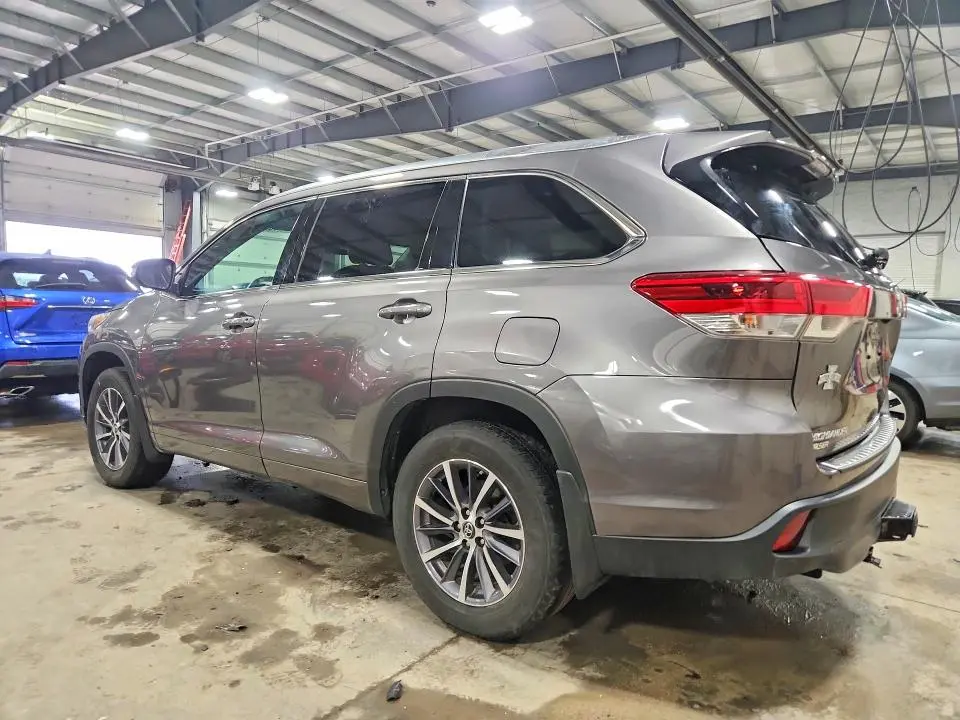 2018 TOYOTA HIGHLANDER SE  