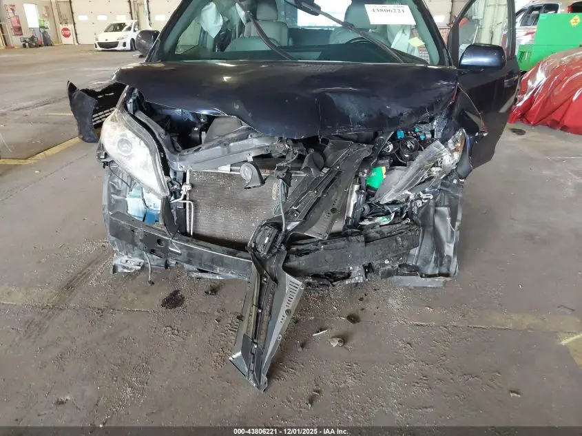 2019 TOYOTA SIENNA XLE 7 PASSENGER