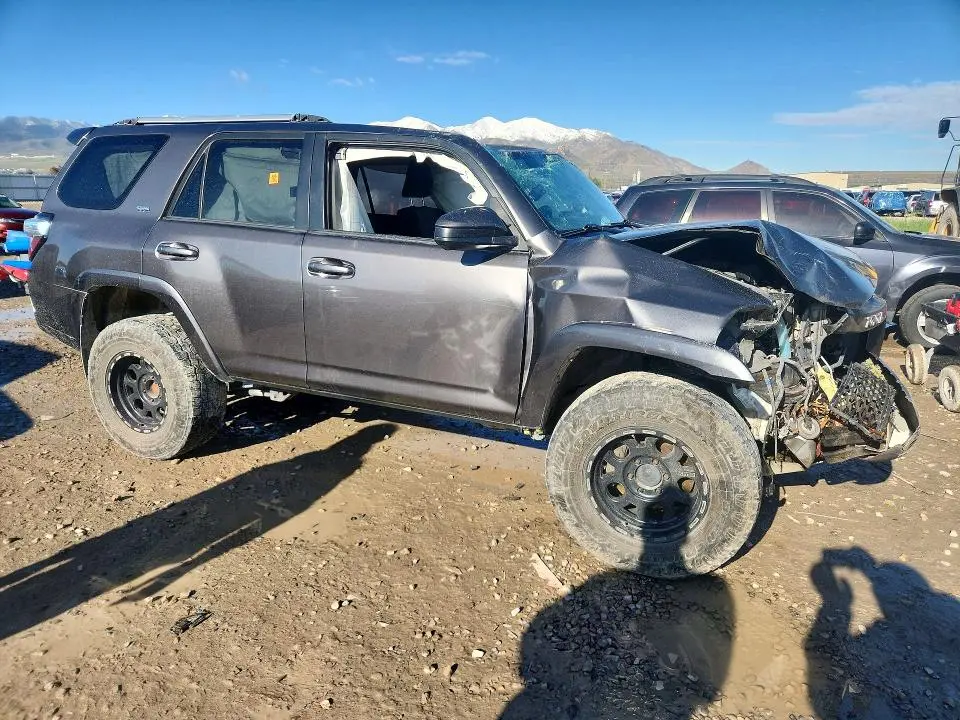 2015 TOYOTA 4RUNNER SR5  