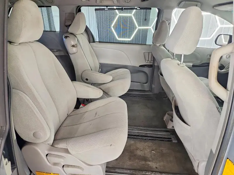 2014 TOYOTA SIENNA LE  